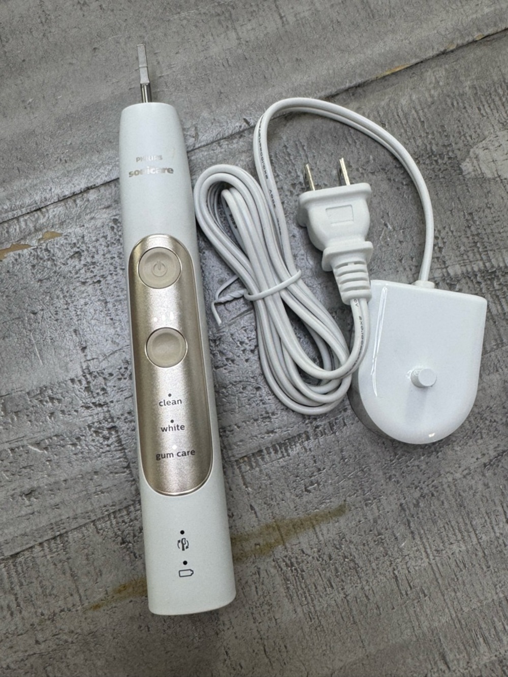 Philips Sonicare Professional Clean Rechargeable Electric Toothbrush White Gold - Picture 4 of 7